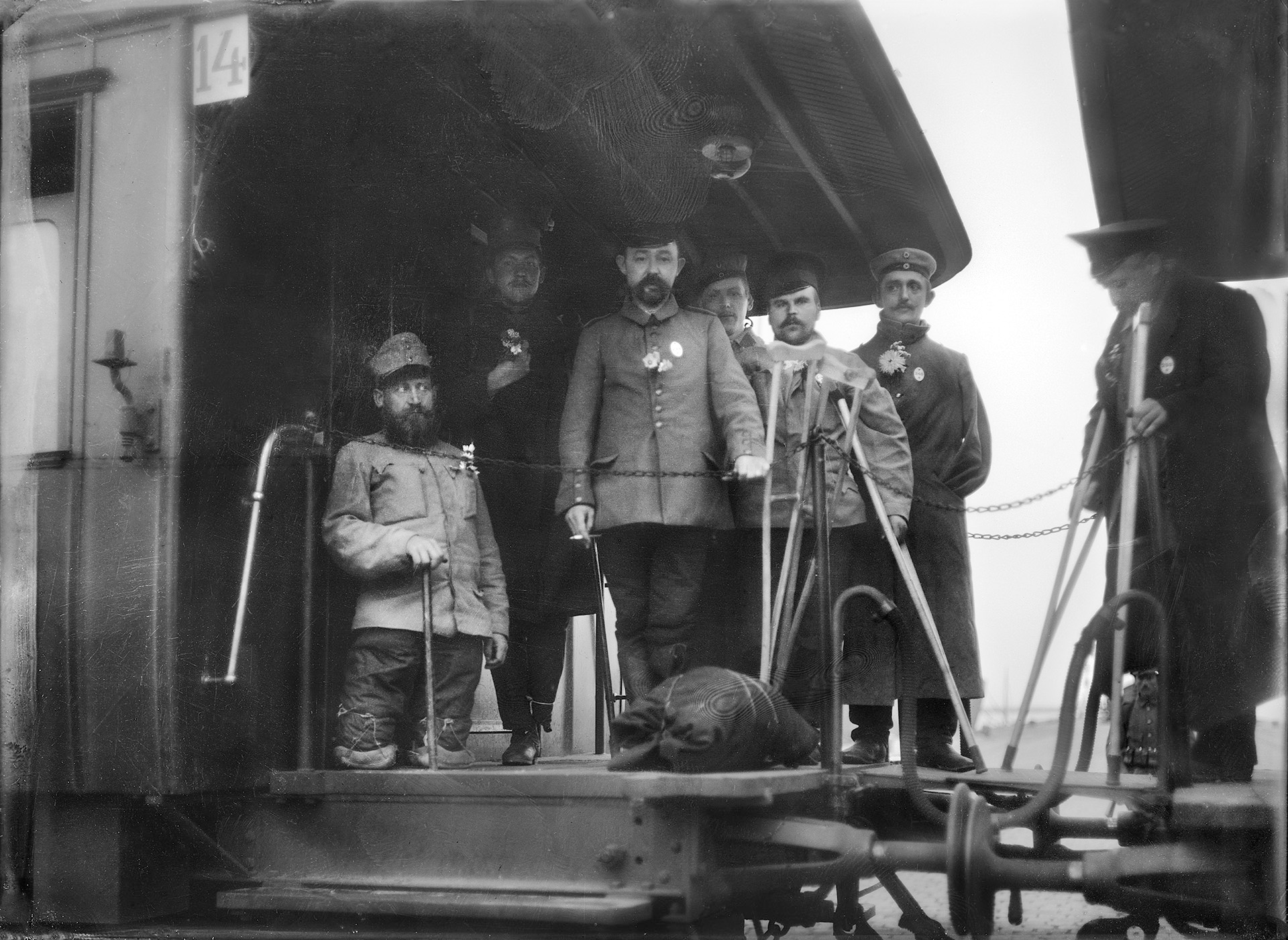 Skadade krigsfångar på ett tåg i Trelleborg