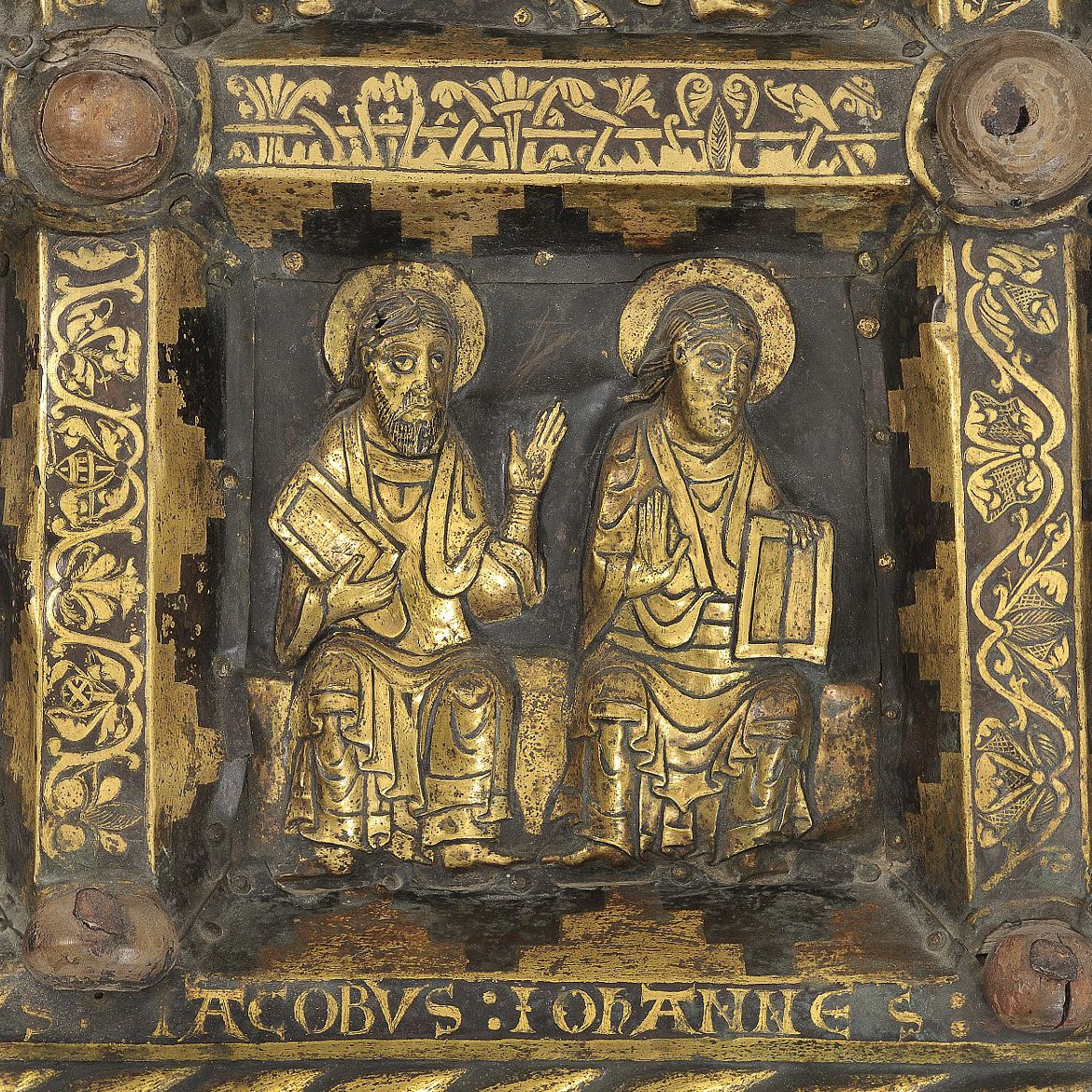 Detalj av Broddetorpsaltaret som visar två av Jesus lärjungar, Jacob och Johannes.