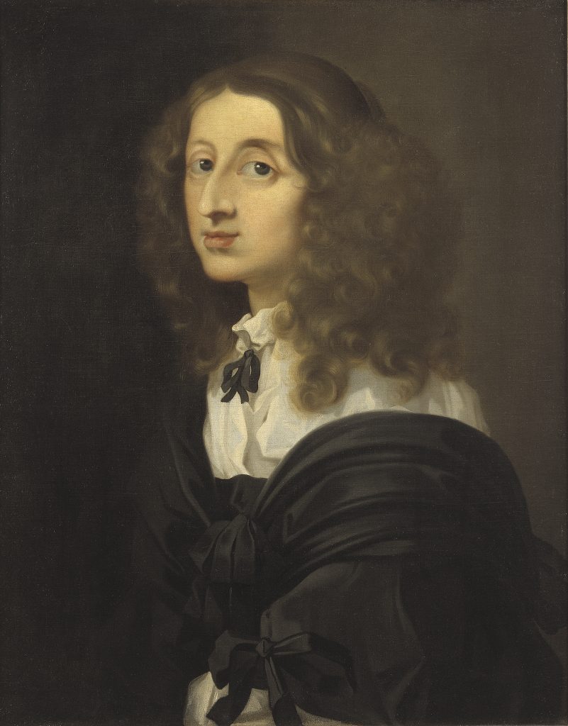 Ett porträtt av en kvinna med långt hår, svart dräkt och vit krage