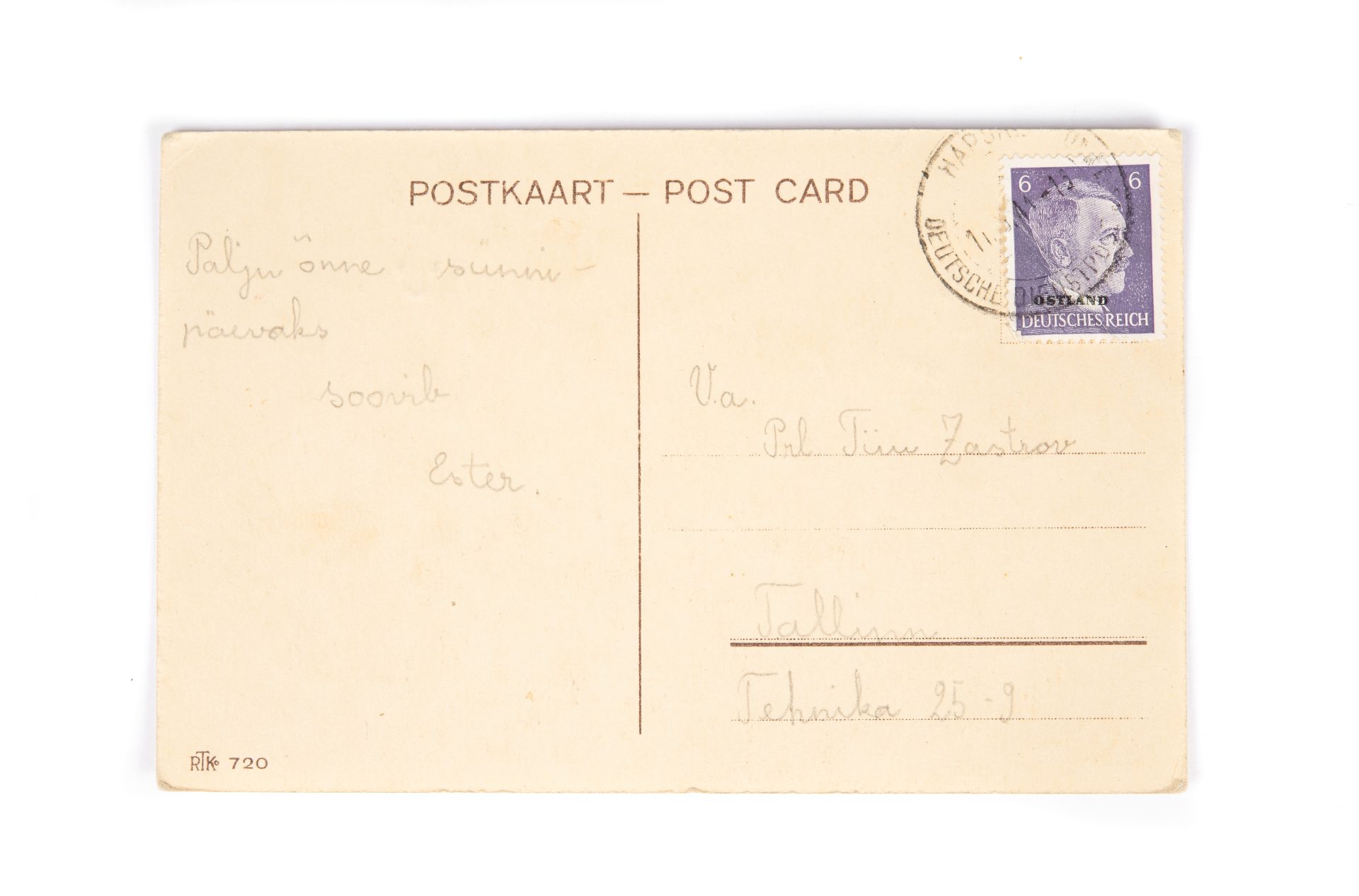 Ett gulnat vykort med kort text och frimärke