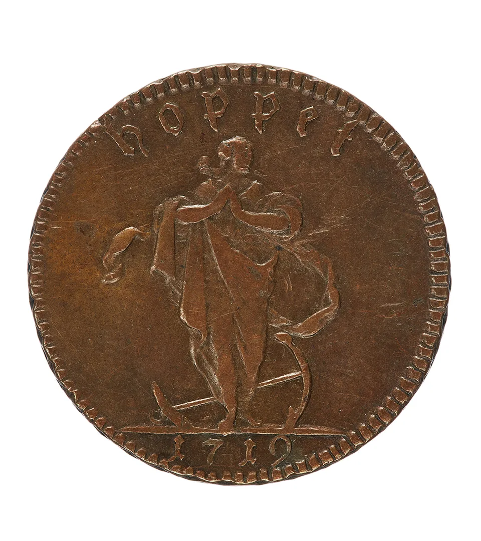 Kopparmynt med bild på en person med ett ankare och texten Hoppet 1719.